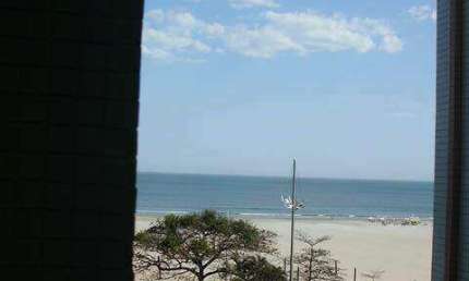 APARTAMENTO 1 DORMITÓRIO - 54 m² COM 2 BANHEIROS PRÉDIO FRENTE MAR