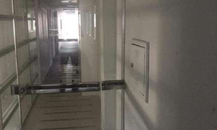 SALAS COMERCIAIS NO CENTRO DE SANTOS EM EDIFÍCO COM ELEVADOR