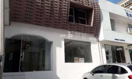 SOBRADO TIPO LOJA COMERCIAL COM VITRINE, AR CONDICIONADO, 2 VAGAS FRENTE