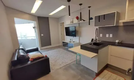 Flat 2 suítes, decorado, varanda com vidros e vista mar !!!