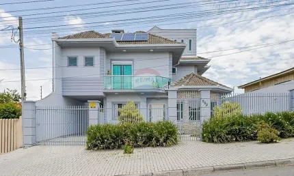 'Casa com Terreno, 5 Quartos, Suíte, Espaço Gourmet, Pet e Placas Solares no Capão Raso'