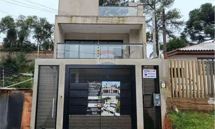 Venda | Sobrado Triplex Novo com 160m² no Braga 03 quartos com suite