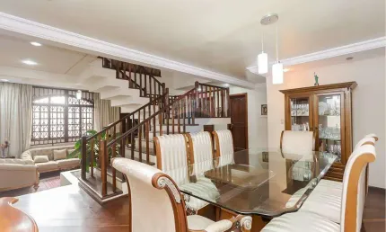 Sua Nova História Começa Aqui: Elegância e Conforto no Coração do Guabirotuba!
