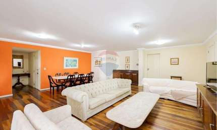 Exclusivo Apartamento de Alto Padrão no Batel: 5 Quartos, 2 Suítes e 2 Vagas