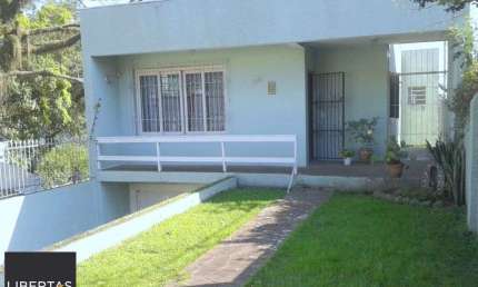 Casa para Venda - 220m², 3 dormitórios, sendo 1 suites, 2 vagas - Glória