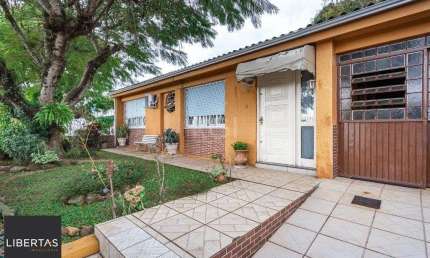Casa Condominio para Venda - 325m², 3 dormitórios, 3 vagas - Teresópolis