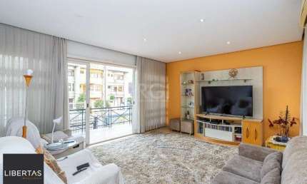 Casa no Jardim Planalto de 3 dormitórios pátio com piscina