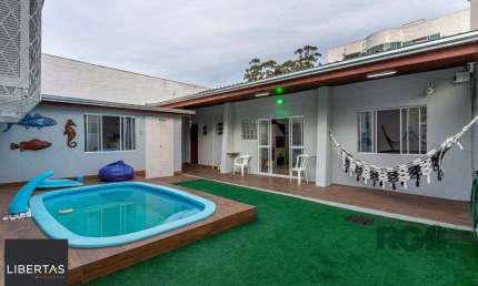 Casa no Jardim do Salso de 3 dormitórios pátio e piscina