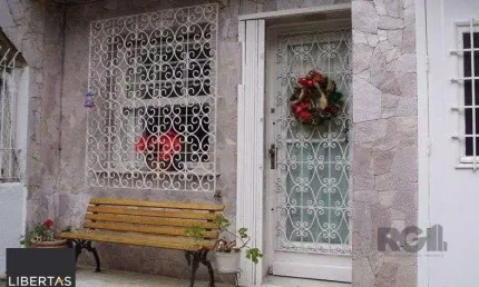 Casa sobrado no bairro são joão de 3 dormitórios e 2 vagas