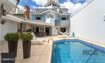 casa sobrado no Alto Petrópolis de 5 dormitórios e 3 vagas