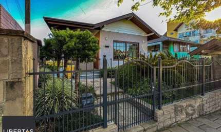 Casa com 3 quartos à venda na Rua Tristão Oliveira, 493, Floresta, Gramado