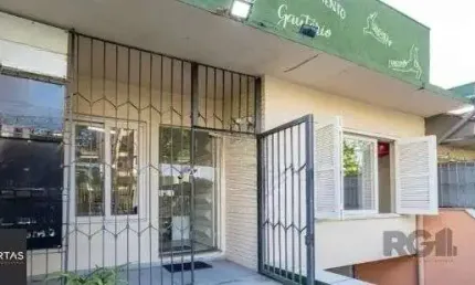 Casa no bairro Petrópolis de 3 dormitórios e 2 vagas