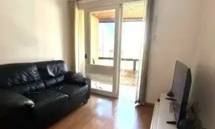 Apartamento no Centro de 1 dormitório, sacada e vaga