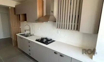 Belíssimo Apartamento com 03 quartos (01 suíte) uma vaga coberta todo Reformado