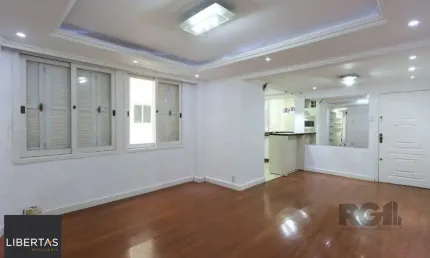 Apartamento semi-mobiliado, possui 3 dormitórios, sendo 1 suíte