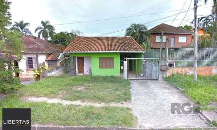 Casa com 161,25m², 3 dormitórios, 4 vagas no bairro Belém Novo