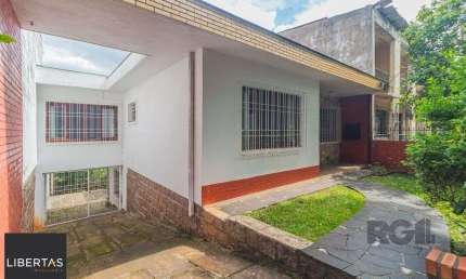 Casa com 3 quartos à venda na Rua Cidade de Uberlândia, 48, Jardim Europa, Porto Alegre