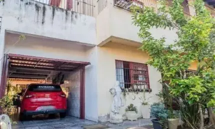 Sobrado de 215m² - 4 dormitórios, 5 vagas no bairro Passo das Pedras
