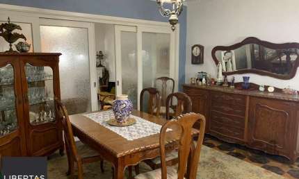 Ótimo apartamento 3 dormitórios, de frente com sacada, bairro Cidade Baixa- Po