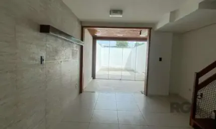 Casa com 3 quartos à venda na Rua Heitor Kramer, 65, Guarujá, Porto Alegre