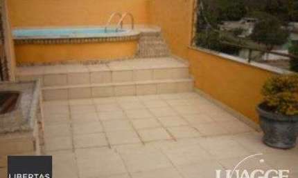 casa com 4 dormitórios, sendo uma suíte , e 530 area privativa