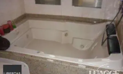 Casa com 4 dormitórios, sendo uma suíte , e 530 area privativa