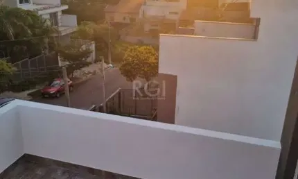Casa com 3 quartos à venda na Rua Cônego Aleixo, 61, Guarujá, Porto Alegre
