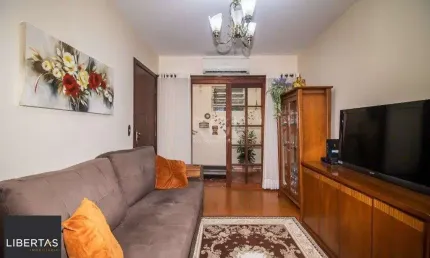 Casa de 289m² - 3 dormitórios, 1 suíte, 4 salas, churrasqueira, pátio e 4 vagas