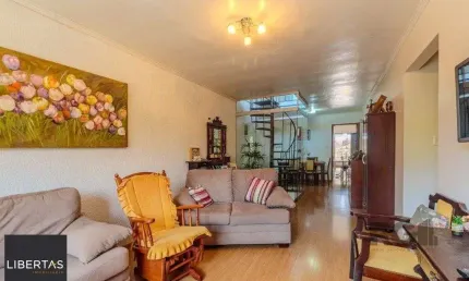 Casa 253m², 3 suítes, pátio, churrasqueira e vaga de garagem para 4 carros no ba