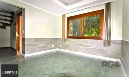 Casa em condomínio 111m² - 3 dormitórios sendo 1 suíte e 4 vagas no bairro Espir