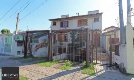 Ampla casa de 175 m² com 3 dormitórios e 3 vagas de garagem