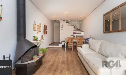 Casa em condomínio de 109m² - 3 dormitórios, 1 suíte e 1 vaga no bairro Teresópo