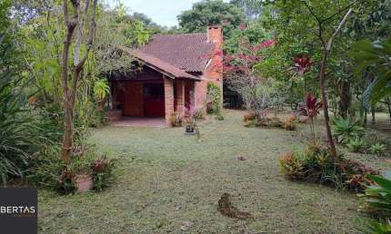 Sito à venda no Lami, com casa com quartos, 1 banheiro e piscina