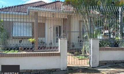 Casa para Venda - 384m², 3 dormitórios, sendo 1 suites, 3 vagas - Teresópolis
