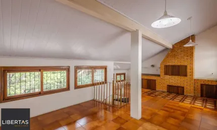 Casa para Venda - 210m², 4 dormitórios, 2 vagas - Petrópolis