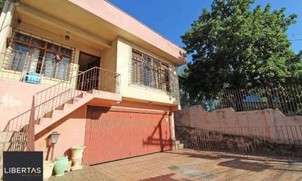 Casa para Venda - 280m², 4 dormitórios, sendo 1 suites, 4 vagas - Bom Jesus