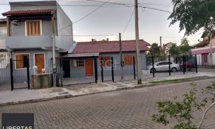 Casa com 5 quartos, 1 suíte, 4 vagas de garagem, no bairro Aberta dos Morras, Po