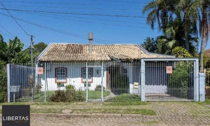 Casa para Venda - 244m², 3 dormitórios, sendo 1 suites, 2 vagas - Guarujá
