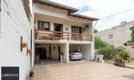 Casa para Venda - 161m², 3 dormitórios, 3 vagas - Nonoai