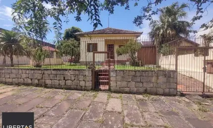 Casa para Venda - 265.1m², 3 dormitórios, 4 vagas - Guarujá