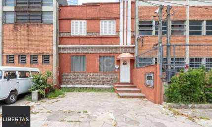 Casa para Venda - 232m², 3 dormitórios, 2 vagas - Navegantes