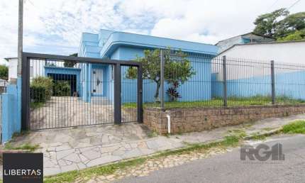 Casa, 5 dormitórios, sendo 1 suíte, 312m² privativos, 8 vagas - Bairro Vila Nova