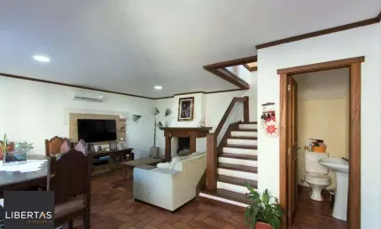 Casa Condominio para Venda - 195m², 2 dormitórios, sendo 1 suites, 2 vagas - Tri