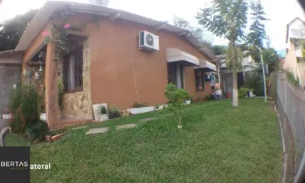 Ótima casa 3 dormitórios sendo 1 suíte e Salão de Festas