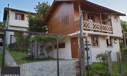 Casa para Venda - 300m², 5 dormitórios, 4 vagas - Vila Nova