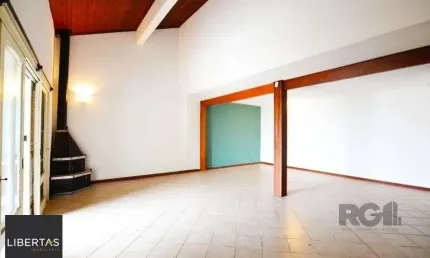 Casa de 200m² - 4 dormitórios, 4 vagas no bairro Espírito Santo