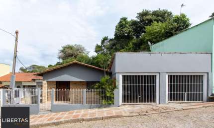 Casa para Venda - 235m², 2 dormitórios, 4 vagas - Cavalhada