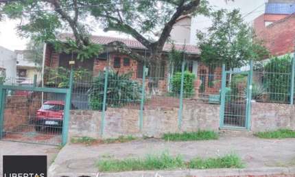 Casa para Venda - 140m², 2 dormitórios, sendo 1 suites, 2 vagas - Medianeira