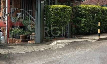 Casa para Venda - 228m², 3 dormitórios, 3 vagas - Teresópolis
