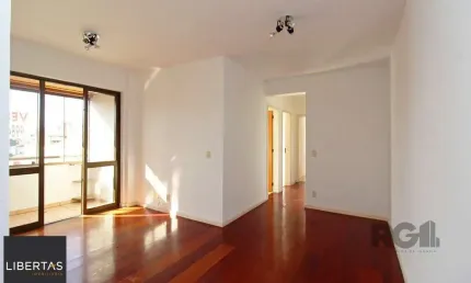 Apartamento de três dormitórios, suíte e 1 vaga de garagem no bairro Menino Deus
